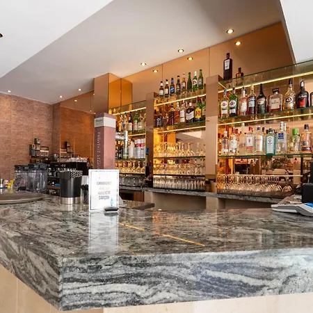 아파트 Sunny 2br In With 3 Pools, Restaurant, Gym And Playground 마르베야