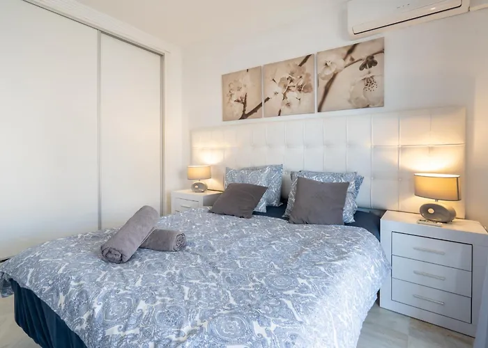 Sunny 2br In With 3 Pools, Restaurant, Gym And Playground Apartmán *