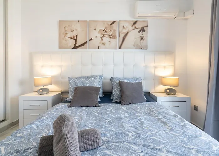 Sunny 2br In With 3 Pools, Restaurant, Gym And Playground Apartmán Marbella