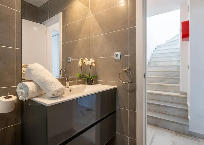 Sunny 2br In With 3 Pools, Restaurant, Gym And Playground